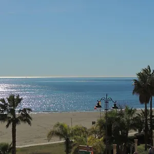 moderno-atico-de-playa-frente-al-mar-puerto-marina.1costadelsol.com/